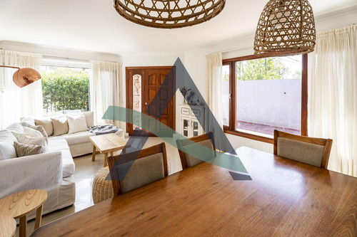 Casa 4 Ambientes Con Quincho