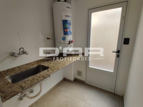 Imagen 5 de 13 de Amplio Y Luminoso 2 Amb, Con 2 Baños ****y 2 Patios**** Cochera Opcional - Pieres 900