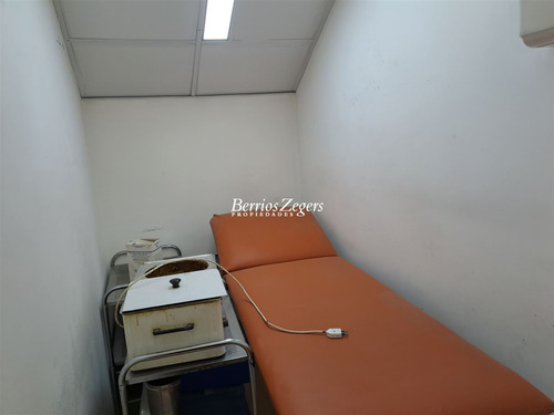 Local Comercial De 3 Niveles En Venta Cobres De Vitacura