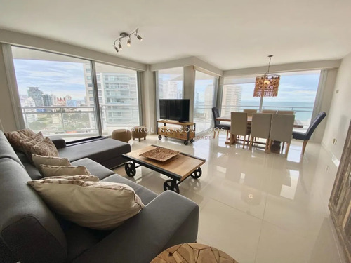 Apartamento De 3 Dormitorios En Venta En Sunrise Tower, Punta Este.