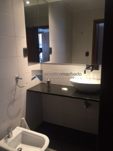 Apartamento En Peninsula De 1 Dormitorio Con Vista A La Ciudad Y Al Puerto.- Ref: 2652