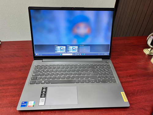 Lapto Lenovo Ideapad 3 15 Corel I7, 8gb Ram Ssd 512gb (Usado)