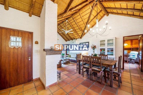 Imagen 4 de 17 de Casa En Venta