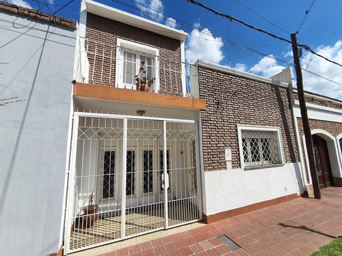 Imagen 1 de 16 de Casa Venta 2 Dormitorios - Alberdi Río - Metros Bv. Rondeau