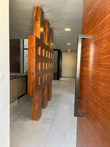 Imagen 6 de 22 de Preciosa Casa En Venta Con 5 Habitaciones Y Roof Garden En Privada Slp