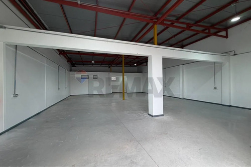Bodega En Arriendo En Colina - 150 M2 + Oficina