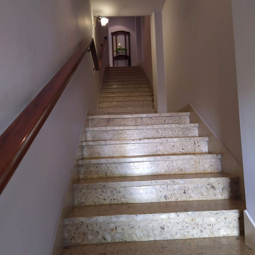 Amplio Local Con Vivienda A Mts. Calle Comercial Principal!!