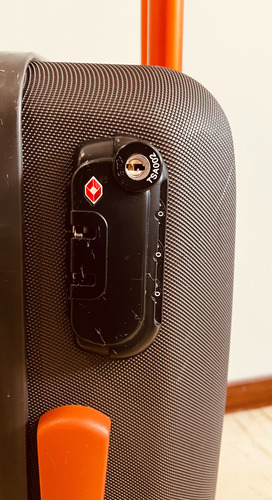 Maleta De Cabina (de Mano) Slim. Marca Piquadro (Usado)