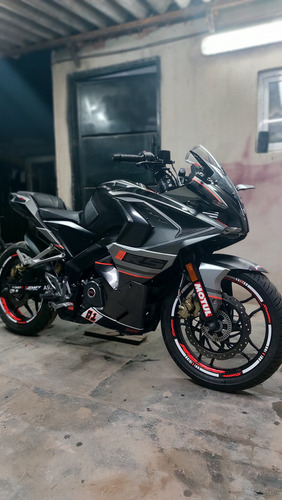 Bajaj Rouser Rs 200. 2018, Excelente Estado.