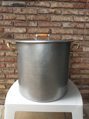 Olla De Aluminio Sellada Mangos De Broce 42 Lts