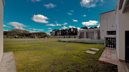 Casa En Venta En Barrio Cerrado Arenas Chico, Mar Del Plata.