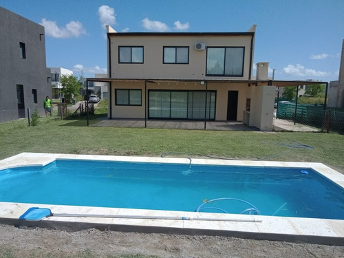 Venta Casa Con Pileta , Acacias , Puertos 