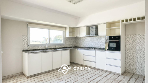Casa En Venta En San Sebastian, Area 2, Vista Directa Y Salida Al Golf
