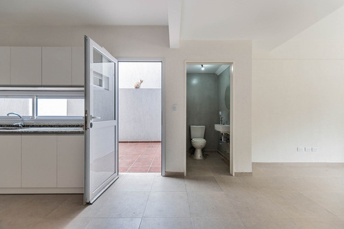 En Venta. Parque Avellaneda. Ph. 3 Amb. Patio Y Terraza Propios. Sin Expensas.