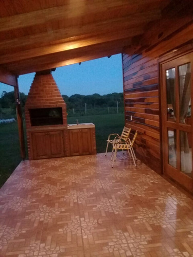 Casa De Campo, De Madera Dura Sobre El Lago Yaciretá