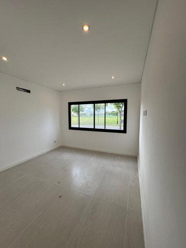 Venta De Casa 5 Ambientes A Estrenar En Barrio San Pablo