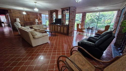 Inigualable Residencia En Venta En Jardines De Ahuatepec, Cuernavaca