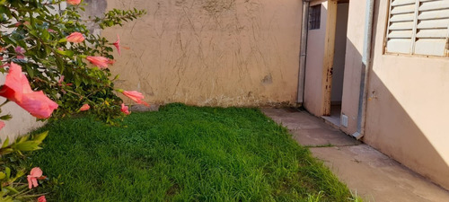 Casa De Familia Con Excelente Ubicación