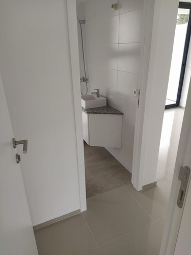 Imagen 11 de 24 de Apartamento En Venta De 2 Dormitorios C/ Cochera En Playa Mansa