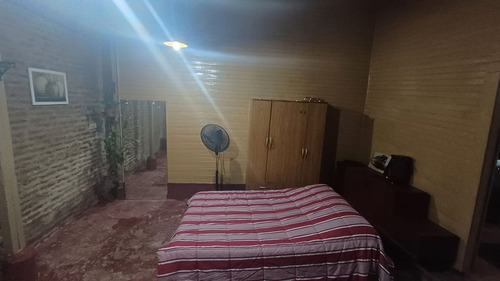 Casa 4 Ambientes Con Cochera Y Parque.