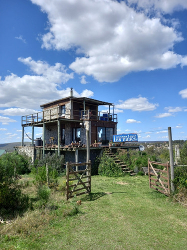 Casa De Piedra, 3 Plantas 2 Decks 3 Dormitorios, 2 Baños.