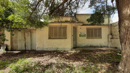 Imagen 1 de 10 de Casa A Reciclar En Claromcó - En 18 E/ 13 Y 15