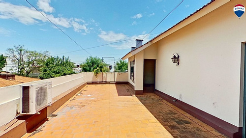 Venta Casa 5 Amb Cochera Patio Castelar Norte.