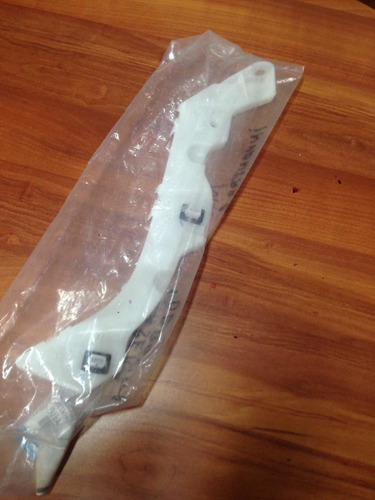 Soporte Derecho De Parachoque Trasero Mazda 6