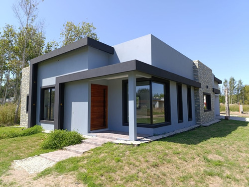 Casa De 4 Ambientes A Estrenar En Costa Del Este