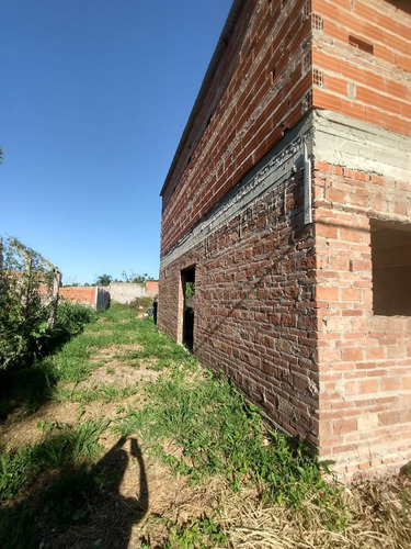 Se Vende Terreno Con Casa En Construcion