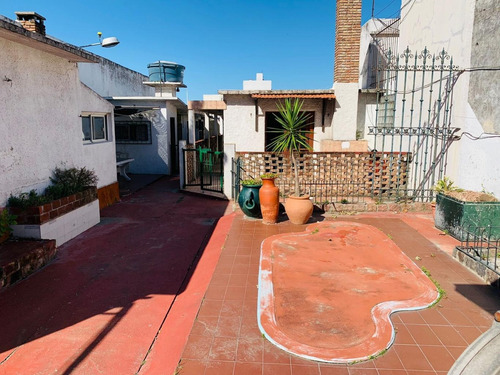 Imagen 1 de 28 de Muy Buena Casa, Construcción De Época, Con Potencial Para Reciclaje.