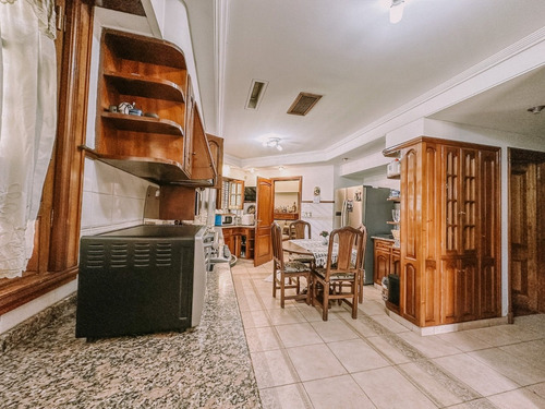 Imagen 9 de 26 de Espectacular Casa De Categoría En Lo Mejor De Adrogué Con Parque