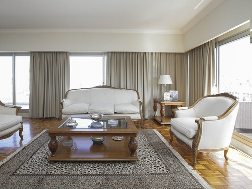 Impecable Penthouse En Pocitos Ref. 4761