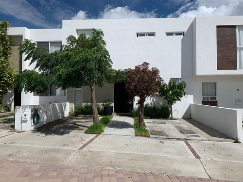 Imagen 1 de 27 de Hermosa Casa En Venta En Cañadas Del Arroyo