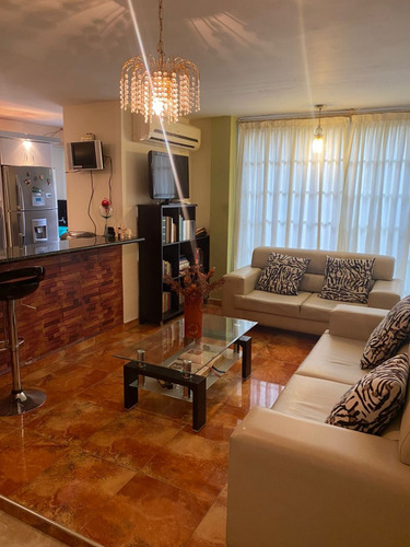 Townhouse. En Villa Venezia Manantial, Naguanagua. LG