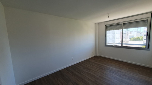 Imagen 4 de 8 de -apartamento De Tres Dormitorios Con Balcón, Torres Oliva, Cordón Sur.