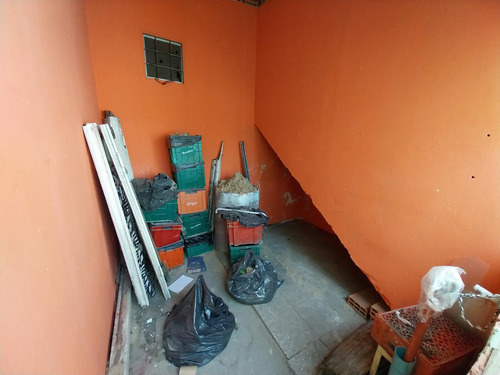 Local Comercial En Esquina Con Amplio Frente Y Vidrieras