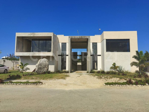 Casa Con Terreno De 1,350 M2 En Obra Gris En Fracc Campestre A 18 Mins De Mérida
