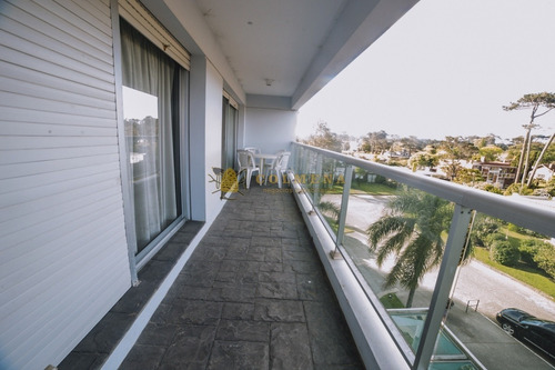 Apartamento En Venta Punta Del Este Dos Dormitorios En Playa Mansa- Ref: 3217