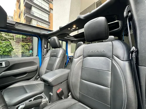 Jeep Wrangler Rubicon Sahara 4DR