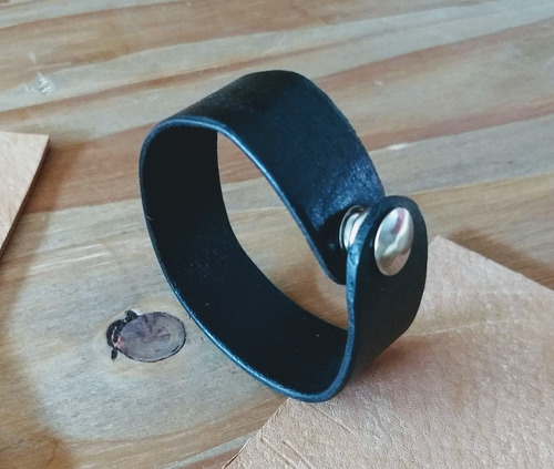 Imagen 7 de 7 de Pulsera De Hombre Mujer Cuero Moda Lisa