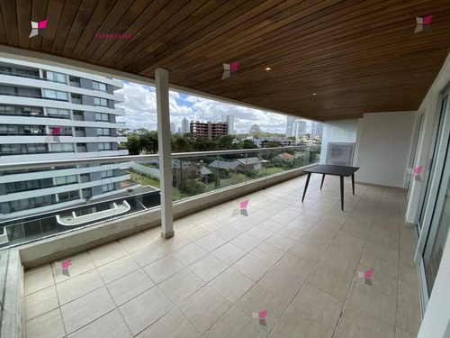 Venta De Apartamento De 2 Dormitorios Y Medio En Edificio Icon Brava