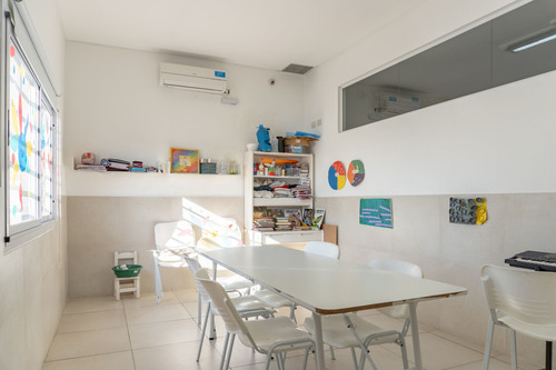Venta De Casa Con Fondo De Comercio En Olivos