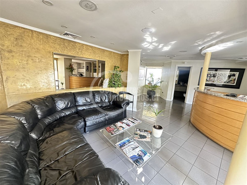 Casa En Venta De 7 Dorm. En Vitacura