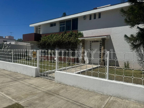 Casa Esquina  En Venta Con Uso De Suelo Mixto En Ciudad Del Sol.