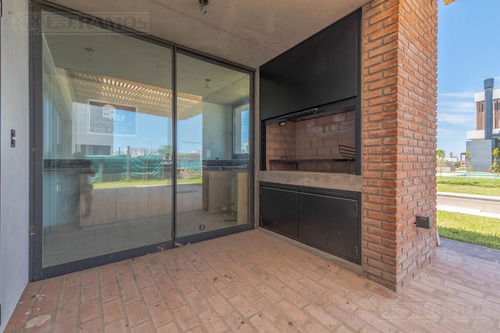 Casa En Venta En El Barrio Vistas, Puertos / Escobar