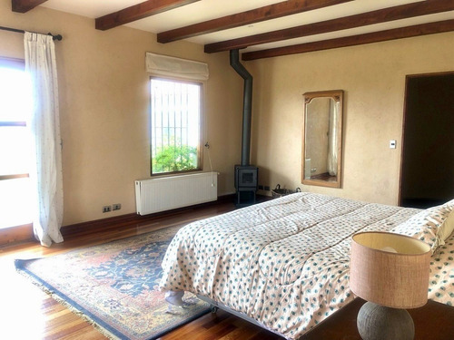 Estilo Colonial Con Increíble Vista Al Cerro La Campana