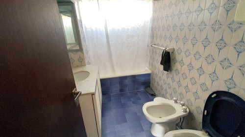 Casa En Venta - 4 Dormitorios 3 Baños - Cocheras - 234mts2 - Mar Del Plata