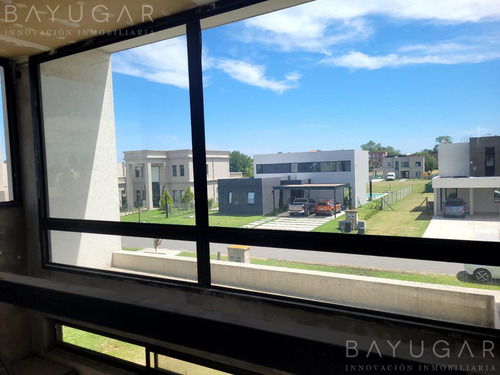 Venta - Casa En Barrio Chateau Pilar - En Construcción