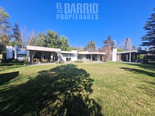 Casa En Venta De 4 Dorm. En Chicureo Poniente